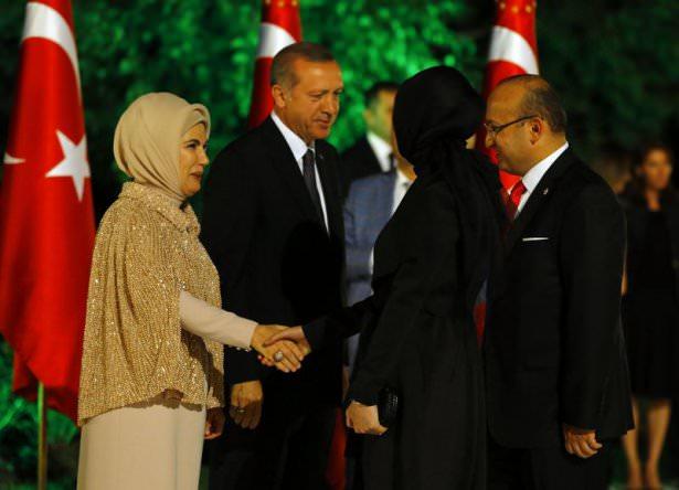 <p>Şehit yakınları, gaziler, farklı spor dallarından uluslararası derece elde eden sporcuların bulunduğu resepsiyona, Anadolu Ajansı Yönetim Kurulu Başkanı ve Genel Müdürü Kemal Öztürk'ün de aralarında bulunduğu, basın yayın kuruluşlarının temsilcileri, yazarlar katıldı.</p>
