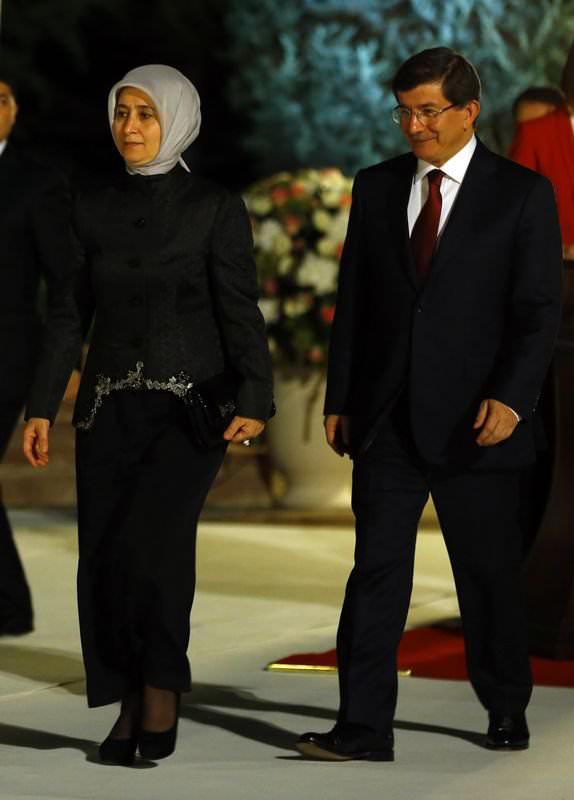 <p>Resepsiyonda yurdun 7 bölgesinden ve Cumhurbaşkanı Erdoğan'ın İstanbul ve Ankara'da ikametgahının bulunduğu mahallelerin muhtarlarının da davetliler arasında yer alması dikkati çekti.</p>
