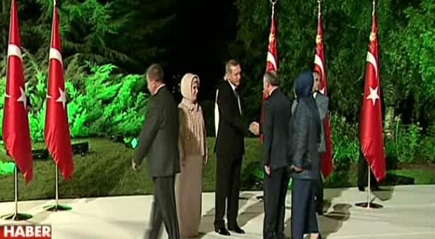 <p>Cumhurbaşkanı Erdoğan tarafından verilen ilk resepsiyona Kanal 7'den Yönetim Kurulu Başkanı Zekeriya Karaman ve Genel Yayın Yönetmeni Mustafa Çelik katıldı.</p>