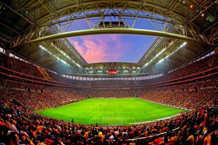 <p>Erdoğan'ın çağrısıyla harekete geçen ilk kulüp Galatasaray oldu, olağanüstü toplanan yönetim kurulu stadın ismini değiştirdi.</p>
