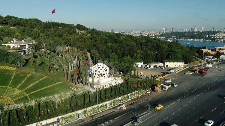 <p>İstanbul'daki 15 Temmuz Şehitler Köprüsü'nün yanına yapılan anıt... Bu anıt 15 Temmuz 2017'de açılıyor...</p>