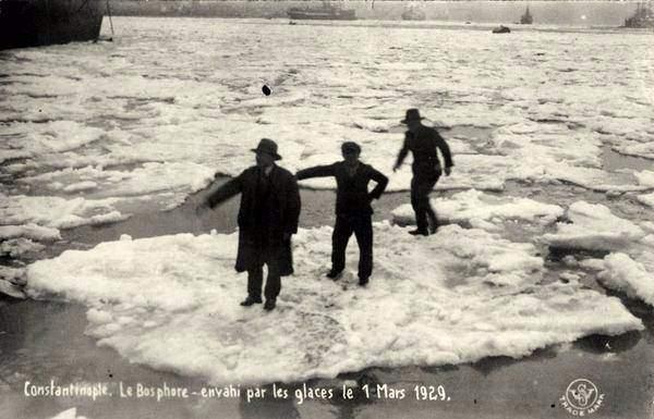 <p>Tuna Nehri’nden kopup gelen buz kütleleri İstanbul Boğazı’na kadar ulaşmış</p>

<p> </p>
