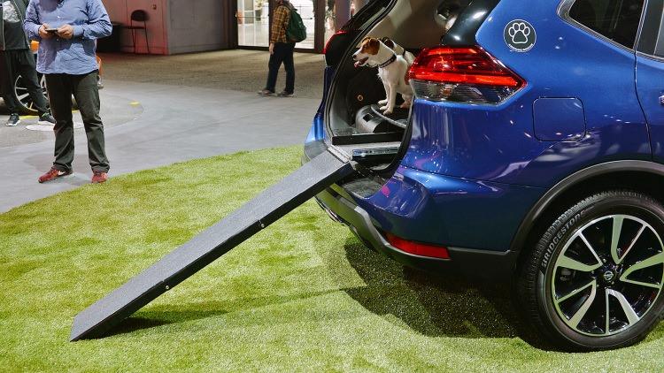 <p>Nissan Rogue'un (X-Trail) köpeklere özel modeli</p>
