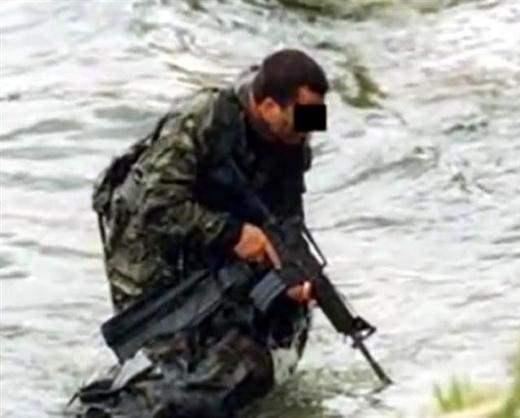 Bodrum'un G&uuml;m&uuml;şl&uuml;k Beldesi'ne 4.5 mil uzaklıktaki Kardak Kayalıkları'nda iki &uuml;lkenin savaşın eşiğine gelmesine neden olan krizin ilk g&ouml;r&uuml;nt&uuml;leri, 19 yıl sonra bir Yunan televizyonu ve internet medyası tarafından yayınlandı. 