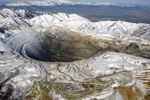 <p>BİNGHAM KANYONU: Utah'ta bulunan Bingham Kanyonu Madeni, 1863 yılından beri üzerinde çalışılan ve sürekli büyüyen bir "çukur"</p>
<p> </p>