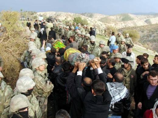 Alınan izin üzerine sabah erken saatlerinde Şırnak’ın merkeze bağlı Toptepe Köyü’ne gidenler Cudi Dağı’na tırmandı. 