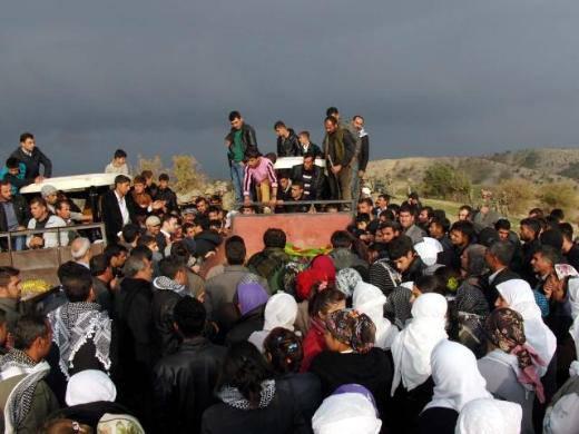 5 PKK’LININ CENAZESİ ASKERİ HELİKOPTERLE TAŞINDI