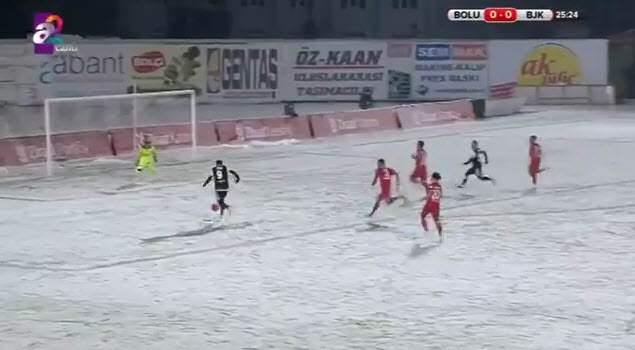 <p>-Hibrit çimde gol atamayan Aboubakar'dan buzda gol.atmasını bekliyoruz..</p>
