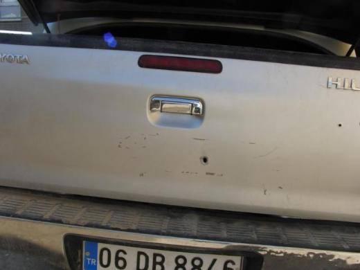 Hakkari’nin Şemdinli İlçesi’nde dün akşam saat 20.30’da başlayan yoğun çatışmalar, saat 22.40’a kadar sürdü. Çatışmanın ardından çekilen fotoğraflarda dün akşam yaşanan dehşet dolu anların izlerini görmek mümkün... (Hürriyet)