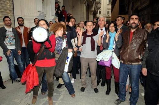 Taksim İstiklal Caddesi'nde tarihi Serkildoryan binasında bulunan Emek Sinemasının yıkılarak üst kata taşınacağı iddia edilmişti.