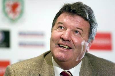 Ertuğrul Sağlam'dan stoper olur mu? - 1997-1999 yılları arasında Beşiktaş’ta görev yapan John Benjamin Toshack, verdiği demeçlerle görmeye alışık olmadığımız bir teknik direktör olduğunu bizlere kanıtlamıştı.