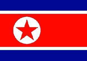 Kuzey Kore/ Beyaz çember içindeki kırmızı yıldız komünizmin sembolüdür. Japon İmparatorluğu`ndan bağımsızlığın alınması ile Güney Kore bayrağında da bulunan Taoizm`in sembolü Taeguk yuvarlağının üzerine esinlenme ile yapılmışsa da zamanla bu şeklini almıştır.Bayrağın zeminindeki kırmızı renk devrimci vatanseverliği, mavi renkli şeritler ise bağımsızlık için çarpışma arzusunu simgeler.