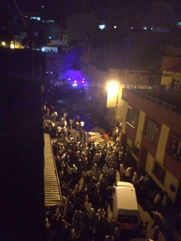 <p>11- .Eylemle birlikte tartışmayı bıraktığımız konulara dikkat edin. 15 Temmuz darbesi, FETÖ terör örgütünün yaptıkları, 15 Temmuz dayanışma ruhu, halkın meydanlarda devletine ve ülkesine sahip çıkması, gaziler, şehitler, milli birlik çabaları, siyasilerin ortak hareket etmesi gibi konular birden gündemden düştü, farkına varın.</p>
