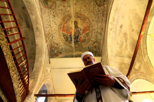 <p><span>Sarıkap, Rumların o dönem kilise ve banyo istediğini ifade ederek, "Gelen Rumlar için burada bir kilise bir de banyo yaptırılmış. Rumların burada 300 yıl kadar kalarak gümüş madeninde çalıştıkları biliniyor" diye konuştu.</span></p>