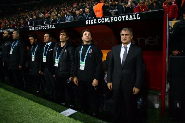 <p><strong>ÜLKE FUTBOLU BU MESAJI ALIR</strong></p>

<p>2011'de oynanan Ankaragücü maçından sonra Şenol Güneş, "Çok büyük hatalar yaparak golü yedik ama oyuncularımı tebrik ediyorum. Puan kaybedilebilir. Düzgün oynuyoruz, ne hakemleri ne rakipleri konuşuyoruz, verdiğimiz oyuncuya madde koydurmuyoruz. Umarım ülke futbolu bu mesajları alır"</p>
