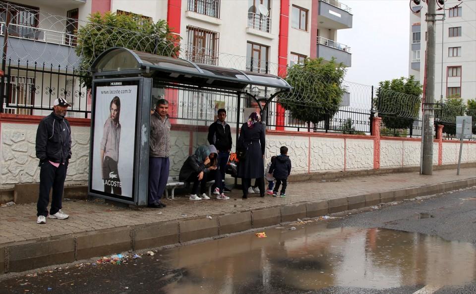 <p>Belediye otobüslerinin hizmet vermemesi nedeniyle vatandaşlar ulaşımda sıkıntı yaşıyor. </p>

<p> </p>
