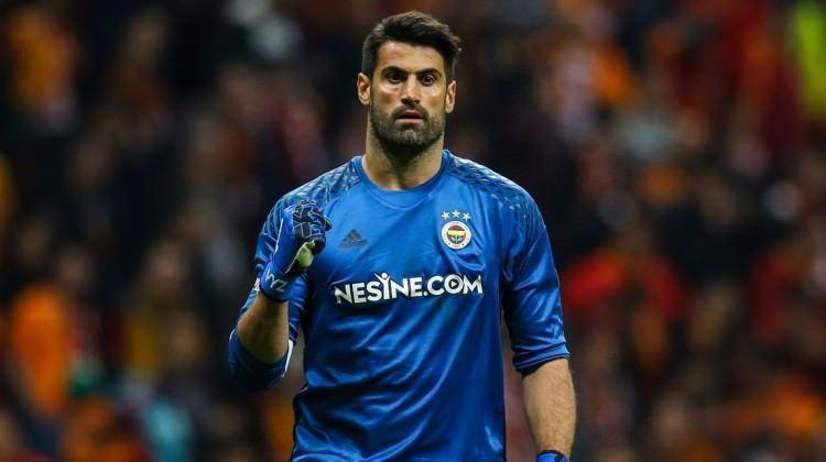 <p>VOLKAN DEMİREL - TURGUT ALP</p>
<p>Mücadeleci yapısıyla ve hırsıyla adeta tam bir Turgut Alp olan Volkan Demirel, sima olarakta çok benziyor.</p>