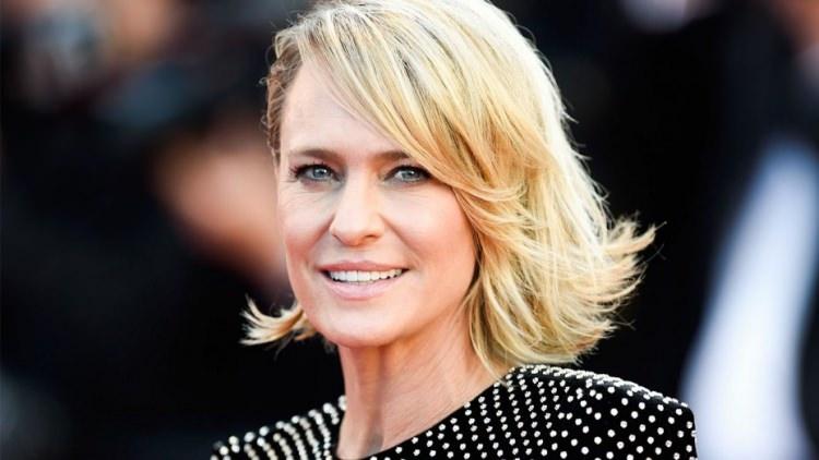 <p><strong>Robin Wright</strong></p>
