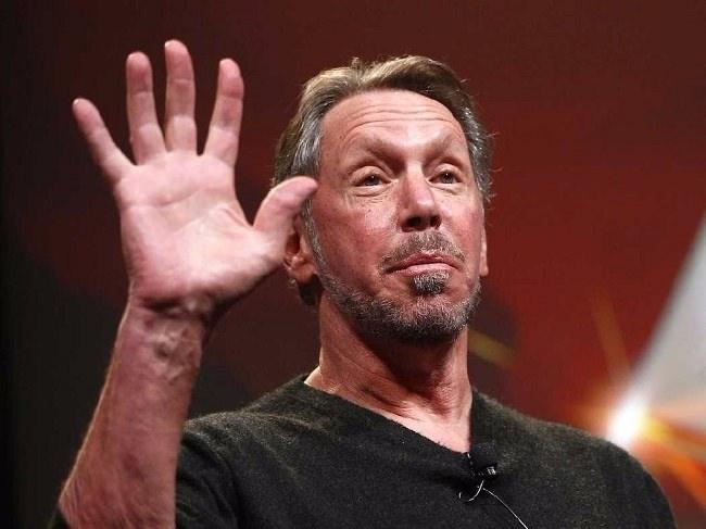 <p>ABD kökenli olan Larry Ellison'ın serveti 43.6 milyar dolardır.</p>
<p> </p>