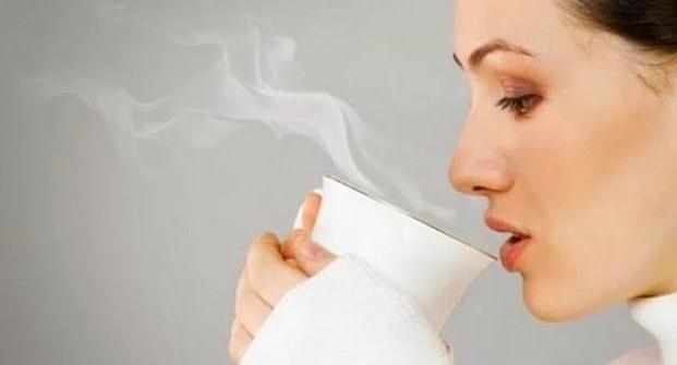 <p>Science Daily’de 2012 yılında Dr. Ronald Postuma tarafından kaleme alınan bir çalışmaya göre, kahve içmek Parkinson hastalarının hareketlerini kontrol etmelerinde onlara yardımcı oluyor.</p>