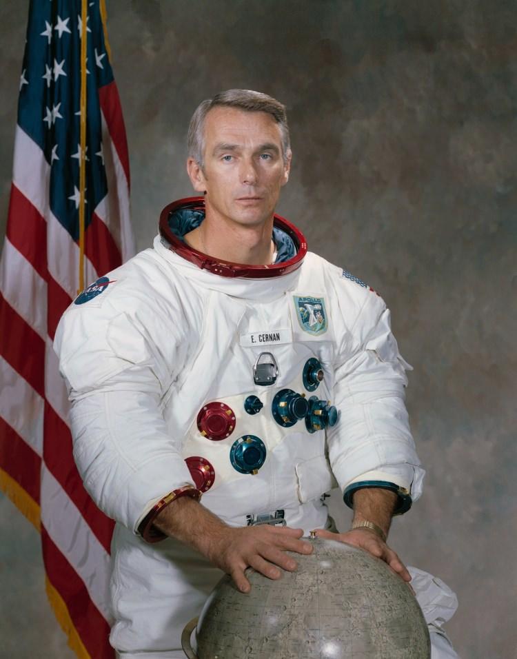 <p>Ayda yürüyen son kişi olan Apollo 17 astronot Gene Cernan, kızının baş harflerini orada yazdı. En az 50.000 yıl orda kalacak.</p>

<p> </p>
