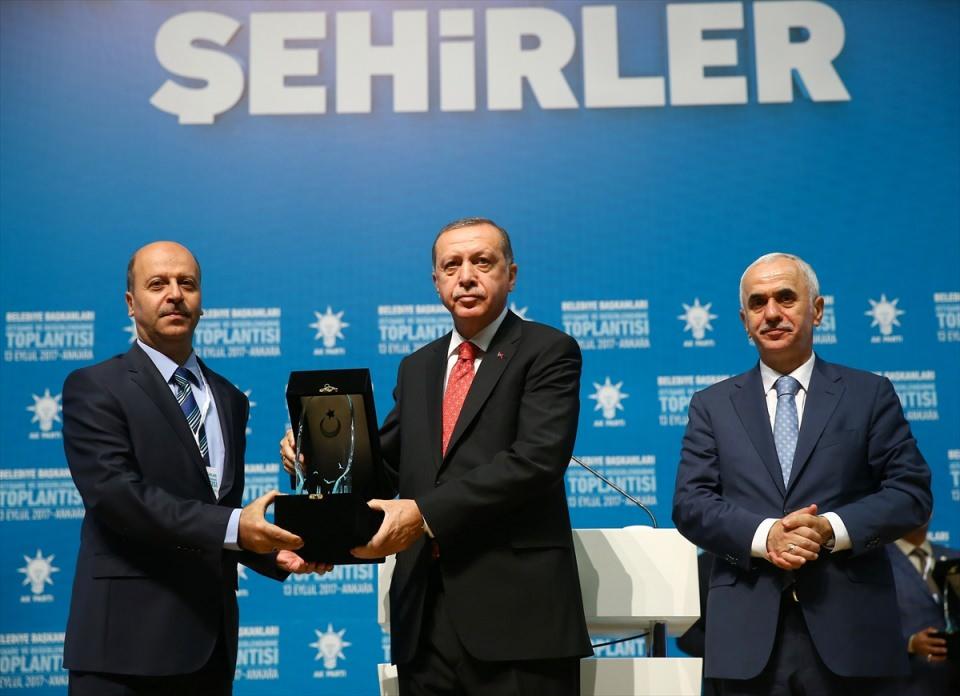 <p>Afyonkarahisar'ın Şuhut Belediye Başkanı Recep Bozkurt  ödül aldı.</p>
