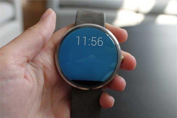 <p><strong>The Moto 360</strong><br />
Motorola'nın akıllı saati bu alanda üretilen teknolojik ürünlerin aynı zamanda şık olabileceğini gösterdi.</p>
