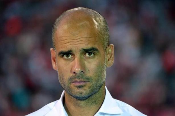 <p>Pep Guardiola büyük bir Coldplay hayranı. Hatta çalıştırdığı takımları, İngiliz grubun son albumunden Viva La Vida adlı parçayla motive ediyor.</p>