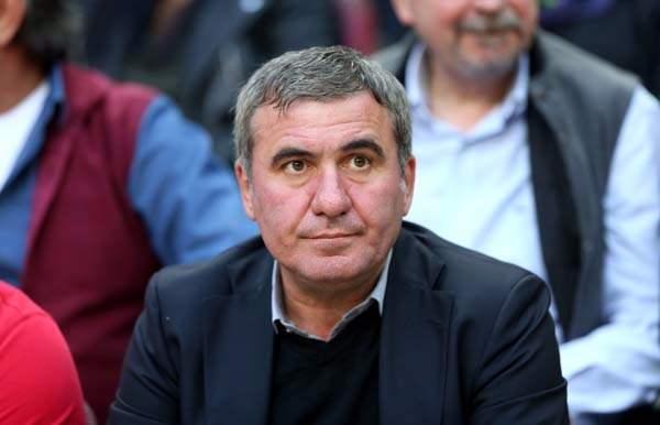 <p>Galatasaray'ın Beşiktaş'ı ağırladığı karşılaşmaya ünlüler de yoğun ilgi gösterdi. Galatasaray'ın eski futbolcusu Gheorghe Hagi de o isimler arasındaydı.</p>
<p> </p>