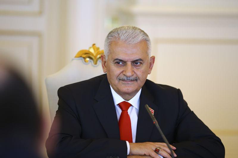 <p><strong>VURUR YÜZE İFADESİ</strong></p>
<p>Bir televizyon programında "Sosyal medyayı kullanıyor musunuz?" sorusuna Yıldırım, "Vurur yüze ifadesi, sosyal medyayı kullanıyorum bitanesi" şeklinde esprili bir şekilde karşılık veriyordu. Yıldırım sosyal medyada çok aktif, İnstagram da 17 bin takipçisi var.</p>