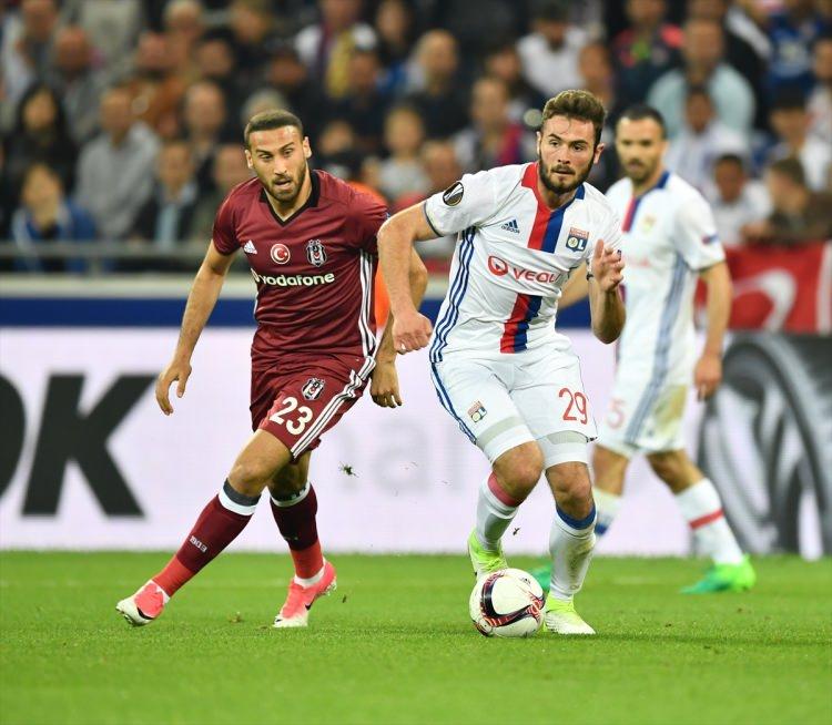 <p>UEFA.com da resmi sitesinden, “Lyon 2 dakikada 2 hatalı golle Beşiktaş’ın önüne geçmeyi başardı” ifadeleriyle maçın tanımını yaptı.</p>
