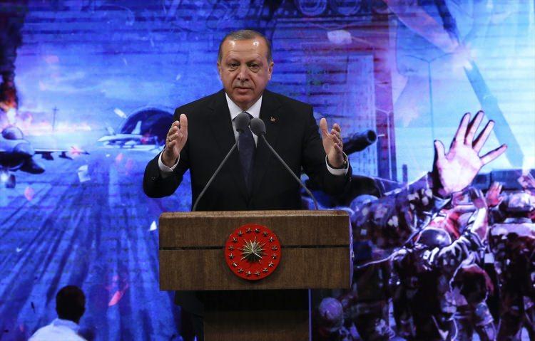<p>Cumhurbaşkanı Recep Tayyip Erdoğan, Beştepe Millet Kongre ve Kültür Merkezi'nde düzenlenen 15 Temmuz Şehitleri Anma Programı'na katılarak konuşma yaptı.</p>
