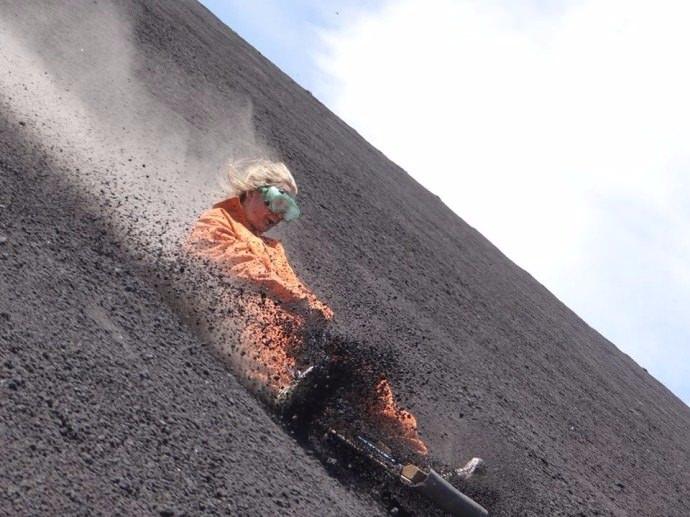 <p>Orta Amerika ülkesi Nikaragua'nın en küçük yanardağı Cerro Negro'da 2005 yılında başlayarak gelenekselleşen yanardağ sörfü, ülkenin en popüler sporları arasına girdi.</p>