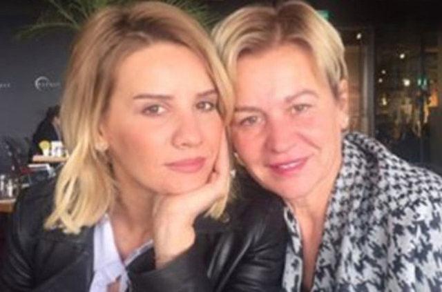 <p>Esra Erol ve annesi</p>
