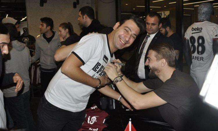 <p>Kartal Yuvası çalışanı Tunç Uncu hain saldırıda hayatını kaybedenler arasında. </p>