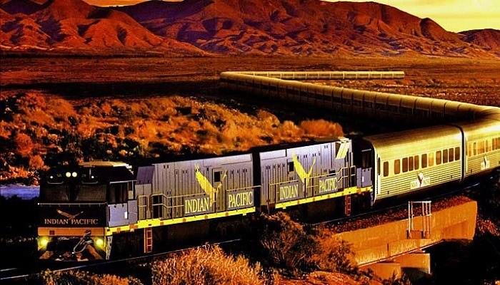 <p><strong>Hint Okyanusu Boyunca Sydney’den Perth’e</strong></p>
<p><strong>3.890 Dolar</strong></p>
<p>Yolculuk Sydney Central Station veya Doğu Perth Tren Terminali’nden başar ve tersi istikametinde sonlanır. Konuklar yolculuk öncesinde evlerinden veya otellerinden özel bir şoför hizmeti ile alınır. Yol yaklaşık 3 gece, 4 gün sürer. Mesafe ise yaklaşık 4.351 kilometredir.</p>
<p>Çikolata ve nane kokusuyla geliştirilmiş platin süitler, ünlü şeflerin muazzam yemekleri gerçekten denemeye değerdir. Avustralya yemekleri her damak tadına uygundur. Seyahat süresince bira ve şarap ücretsiz servis edilir.</p>