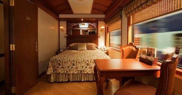 <p>2. Heritage of India Journey, Mumbai – Delhi: Kişi başı; 23,700 Dolar.</p>

<p> </p>

<p>Ülke: Hindistan</p>

<p>Demiryolu: Maharajas ‘Express</p>

<p>Sınıfı: Presidential Suite</p>

<p>Süre: 7 gün / 8 gece</p>

<p>Güzergah: Mumbai – Ajanta – Udaipur – Jodhpur – Bikaner – Jaipur – Ranthambore – Agra – Delhi</p>

<p>Mesafe: 2.041 mil</p>
