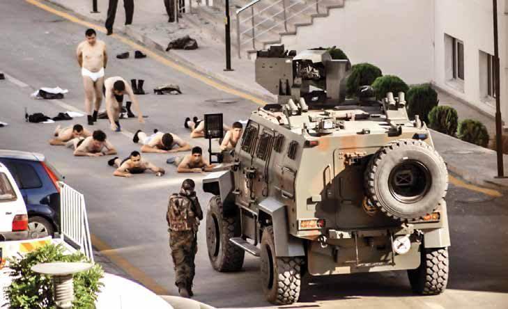 <p><strong>16 Temmuz Cumartesi / 08:32</strong><br />
<br />
Jandarma Genel Komutanlığı, emniyet özel harekat polislerince ele geçirildi. Karargahtaki Fetullahçı Terör Örgütü’ne mensup askerler etkisiz hale getirildi.</p>

<p> </p>
