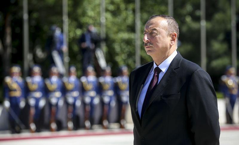 <p>Azerbaycan Cumhurbaşkanı Aliyev: “Silahlı kalkışmayı sert şekilde kınıyorum, bunu Türk milletinin ulusal çıkarlarına, ülkenin demokratik yapısına<br />
ve hukukun egemenliğine darbe olarak değerlendiriyorum.”</p>
