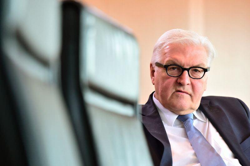 <p>Almanya Dışişleri Bakanı Frank-Walter Steinmeier:<br />
“Türkiye’de temel demokratik düzeni şiddet yoluyla değiştirmeyi amaçlayan her türlü<br />
girişimi kınıyorum.”</p>
