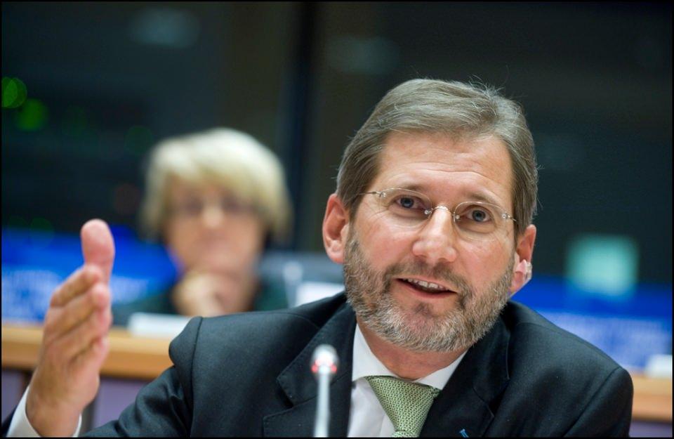 <p>AB Dış İlişkiler ve Güvenlik Politikası Yüksek Temsilcisi Federica Mogherini ile AB Komisyonu’nun Genişlemeden Sorumlu Komiseri Johannes Hahn: “Türkiye’deki darbe girişimlerini kınıyor ve Türkiye’nin demokratik kurumlarına olan tam desteğimizi yineliyoruz. AB, Türkiye ve<br />
halkıyla dayanışma içinde.”</p>
