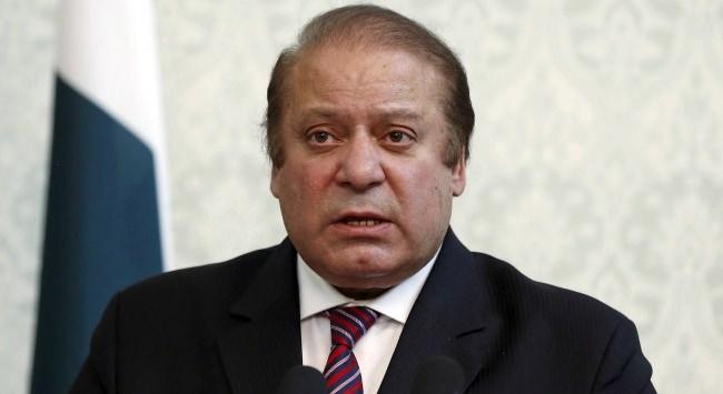 <p>Pakistan’ın Başbakanı Navaz Şerif: “Pakistan, Türkiye halkı ve hükümeti ile dayanışma içerisindedir. Türkiye’deki<br />
halkın iradesi ile oluşan demokratik sistemi<br />
ve demokratik yollardan seçilmiş liderliği destekliyoruz. Pakistan, demokrasi ve hukukun üstünlüğünü yıkma girişimini<br />
kınamaktadır. Pakistan halkı ve hükümeti, Türkiye’de huzurun en kısa zamanda tesis edileceğini ümit etmektedir.”</p>