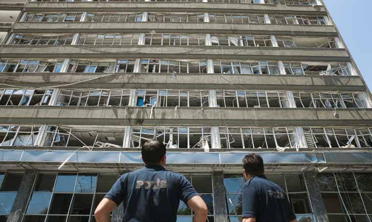 <p>FETÖ mensuplarınca darbe girişiminde hedef alınan Ankara Emniyet Müdürlüğü yerleşkesi içindeki binalarda büyük hasar meydana geldi</p>
