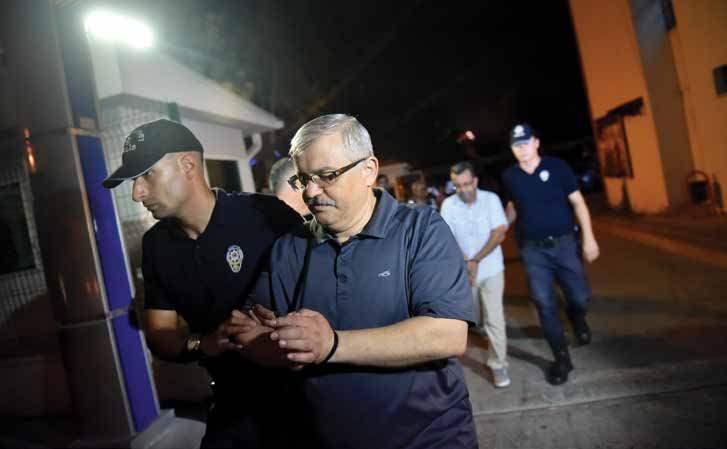 <p>Mersin Emniyet Müdürlüğü’nde gözaltına alınan hakim ve savcılar</p>
