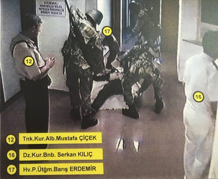 <p>SOKAĞA ÇIKMA YASAĞI...</p>

<p>Tuğgeneral Mehmet Partigöç ve Kurmay Albay Cemil Turan imzasıyla ve "Harekat Yıldırım" öncelik derecesiyle tüm birimlere gönderilen sıkıyönetim direktifinin birinci maddesinde "Yüce önder Atatürk'ün bizlere armağan ve emaneti olan cumhuriyetin kurucu unsuru olan Türk Silahlı Kuvvetleri 'Yurtta Sulh, cihanda sulh' ilkesi ışığında; A. milletin huzur, güven ve refahını temin etmek, B. özgürlükler ve hukuk devleti önündeki fiili engelleri ortadan kaldırmak, C. milletin ve devletin bekasını ve bölünmez bütünlüğünü devam ettirmek, Ç. devletin kaybedilen uluslararası itibarını yeniden kazandırmak, D. cumhuriyetin karşı karşıya kaldığı tehlikeleri ortadan kaldırmak, E. yolsuzluk ve terörün önüne geçebilmek, F. hak ettiğimiz evrensel insan haklarını ayrım gözetmeksizin tüm vatandaşlarımız için yeniden sağlamak, G. laik, demokratik, sosyal ve hukuk devleti düzenini yeniden tesis etmek, Ğ. uluslararası organizasyonlar ve toplum ile küresel barış, istikrar ve huzurun temini için daha güçlü bir ilişki ve işbirliği kurmak maksadıyla 16 Temmuz 2016 saat 03.00'dan itibaren yönetime el koymuştur" deniliyor, 2. maddede ise "Aynı saatten itibaren tüm yurtta sıkıyönetim ilan edilmiştir" ifadesi kullanılıyor. <br />
Sıkıyönetim direktifinin 3 ve 4. maddelerinde darbecilerin sabah 06.00'dan itibaren sokağa çıkma yasağı uygulamayı planladıkları, derhal görevi üstlenmesi istenilen sıkıyönetim komutanlarına gerekli görülen ilçelere komutan atama yetkisi veriliyor.</p>
