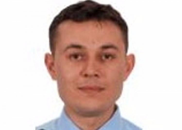 <p>FETÖ'nün darbe girişimi sırasında, Cumhurbaşkanı Recep Tayyip Erdoğan'ın ayrılmasının ardından Marmaris'te konakladığı otele yaşanan çatışmada şehit olan Cumhurbaşkanlığı koruma polisi Mehmet Çetin.</p>
