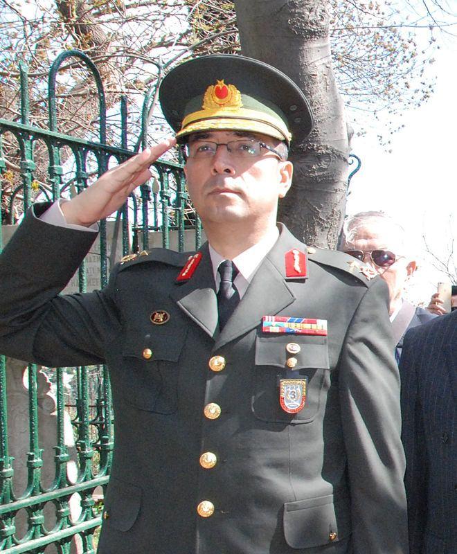 <p> Kara Kuvvetleri Astsubay Meslek Yüksekokulu Komutanı Tuğgeneral Şenol Alkış</p>