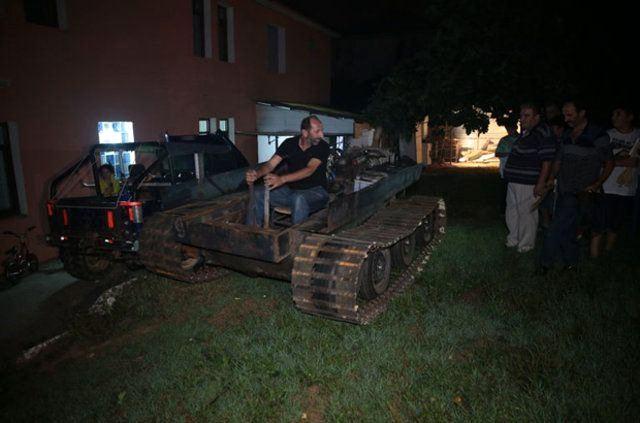 <p>'Böyle şey olur mu?' diyenler de var. Ben hiçbirine aldırış etmiyorum. Bu milletin motivasyona ihtiyacı var. Bu millet, bu vatanın sahipsiz olmadığını bilmeli. İki günde tankı yapan, yarın ne yapar.</p>
