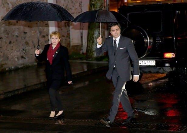 <p>Dolmabahçe'de bulunan Başbakanlık Çalışma Ofisi'ndeki yemeğe, Aile ve Sosyal Politikalar Bakanı Sema Ramazanoğlu, Çevre ve Şehircilik Bakanı Fatma Güldemet Sarı, Kültür ve Turizm Bakanı Mahir Ünal, AK Parti Genel Başkan Yardımcısı Çiğdem Karaaslan, İstanbul Büyükşehir Belediye Başkanı Kadir Topbaş ile kültür ve sanat dünyasından yaklaşık 70 davetli katıldı. </p>

<p> </p>
