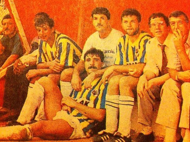 <p>1991-92 | İsmail Kartal, Neşhet Muharrem, Müjdat Yetkiner, Aykut Kocaman, Aziz Yıldırım, Ercan Aktuna (Fenerbahçe YK)</p>
